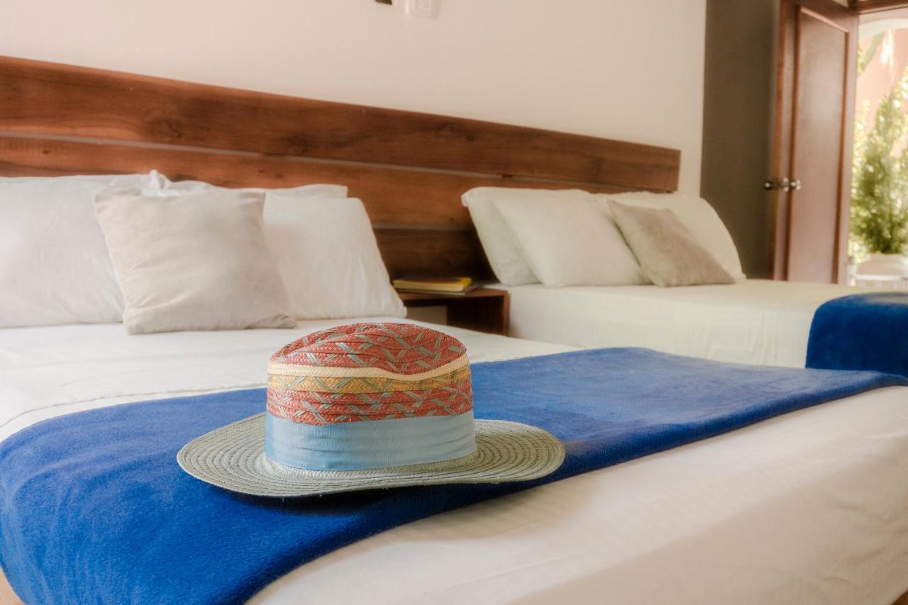 La Puerta Azul Hotel ซันตามาร์ตา ภายนอก รูปภาพ